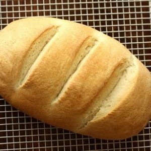 Пълнозърнест хляб с мед и канела в хлебопекарна