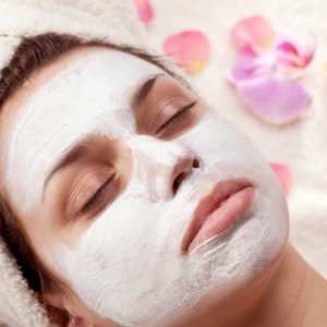 Как да си направите освежаваща маска за суха кожа