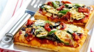 Пица с домати и патладжан