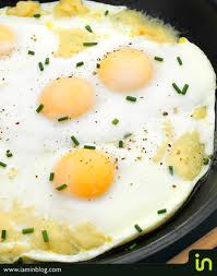 Яйчени гнезда върху картофено пюре