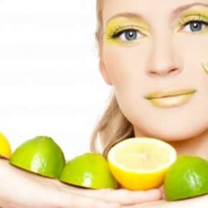 Маска за лице с лимон за стягащ ефект при мазна кожа