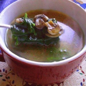 Спаначена супа с ароматни гъби