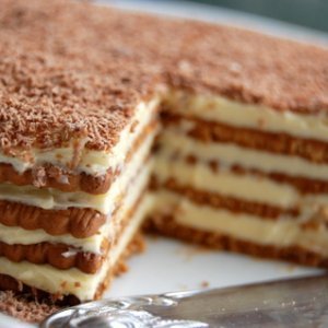 Бисквитена торта с крем Бавария