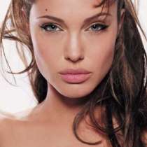 Вижте бившата любовница на Анджелина Джоли от младежките й години