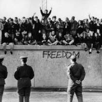 Падането на Берлинската стена става погрешка