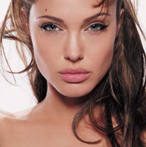 Вижте бившата любовница на Анджелина Джоли от младежките й години