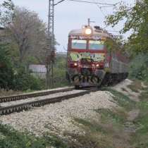 Два влака избягват зверска катастрофа на метри един от друг
