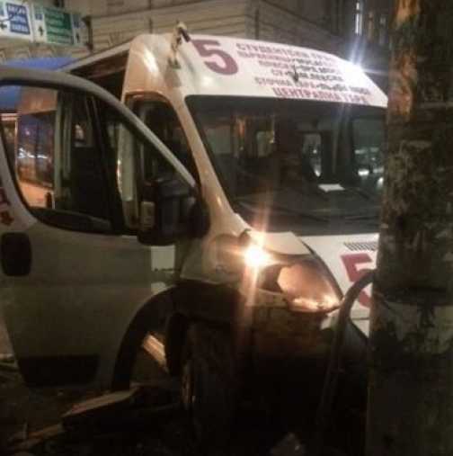 Катастрофа с маршрутка в София-четирима ранени!