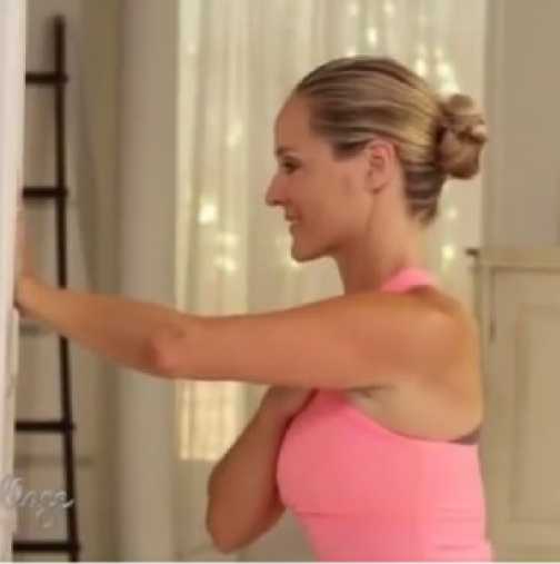 Лесни упражнения за стягане на гърдите (Видео)