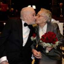 Благодарни ти Фейсбук: Възрастни хора се откриха се след 70 години раздяла и се ожениха