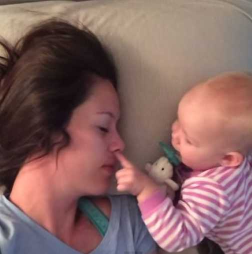 Дали вашите бебета са ви будили по този начин?