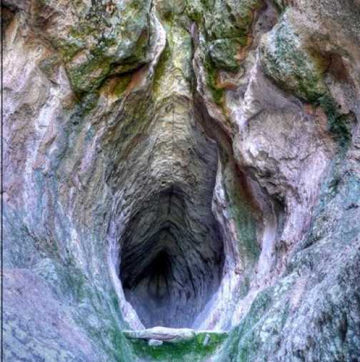 Мистериозна пещера във форма на утроба помага на много жени да забременеят!