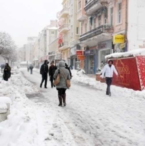 Водещи български синоптици за времето през януари и февруари: Чакат ни виелици и -30 градуса