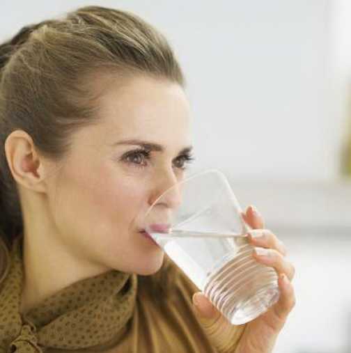В чаша вода сложете само 1 съставка и защитете сърцето, зрението, предпазване от рак ...