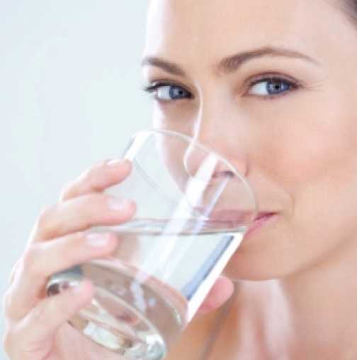 Научете се правилно да пиете вода: Запълнете стомаха 50% с храна, 25% с вода и 25% ...