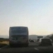 Автобус, превозващ пътници, се движи със зверска скорост по магистрала	