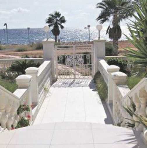 Ето разкошната вила на Цеца в Кипър, в която тя прекарва ваканциите си
