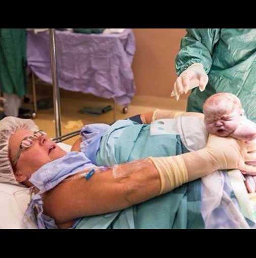  Нова тенденция в света: Сами вадите бебето от корема си!