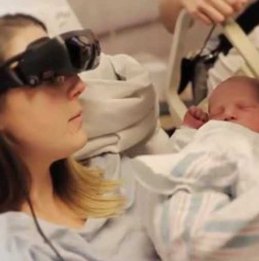 Уникално: Майка за първи път вижда бебето си