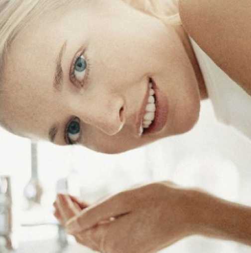 Как правилно да изчистите лицето преди лягане?