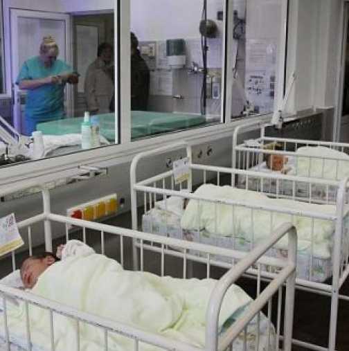 Жена с тежка бъбречна недостатъчност роди роди живо и здраво бебе