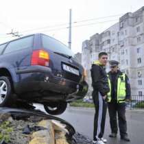 Пиян шофьор помете кола в Кърджали