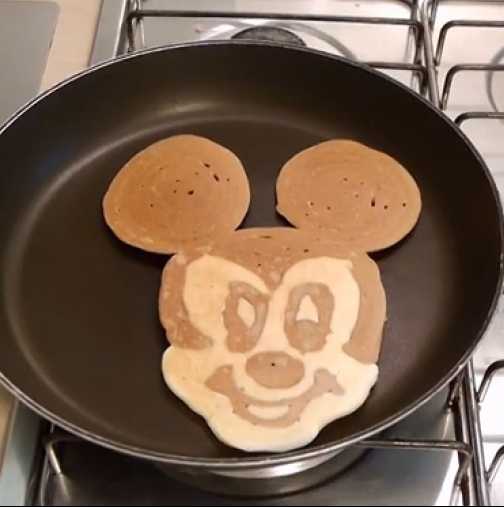Как да направите Мики Маус палачинки за 1 минута на вашите деца за закуска? (Видео)