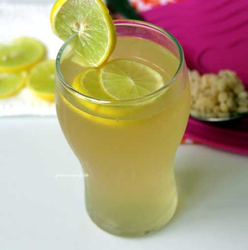Защо трябва да пием топла вода с лимонов сок всяка сутрин