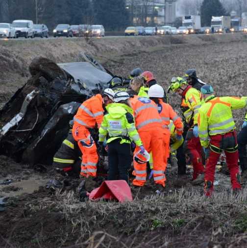 Зверска катастрофа: Трима българи загинаха, двама ранени в Италия, след като колата им летя над 50 метра