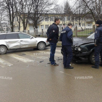 Шофьор удари с колата си бившия си зет