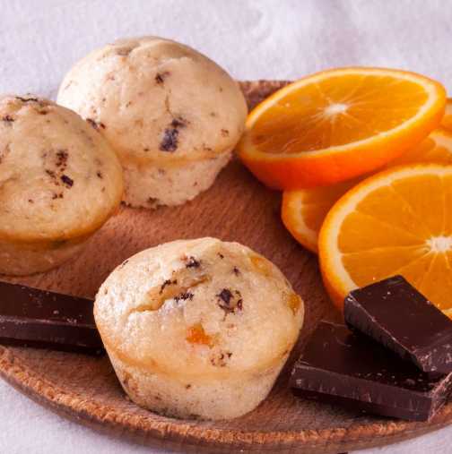Пухкави и лесни за приготвяне мъфини с портокал и шоколад