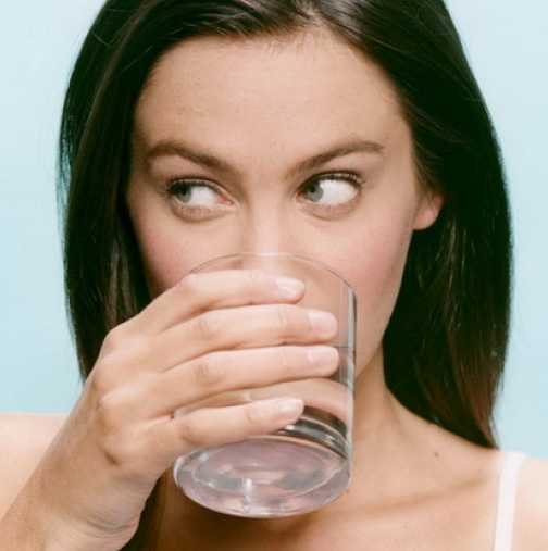 Как да пиете повече вода през деня, без да забравяте