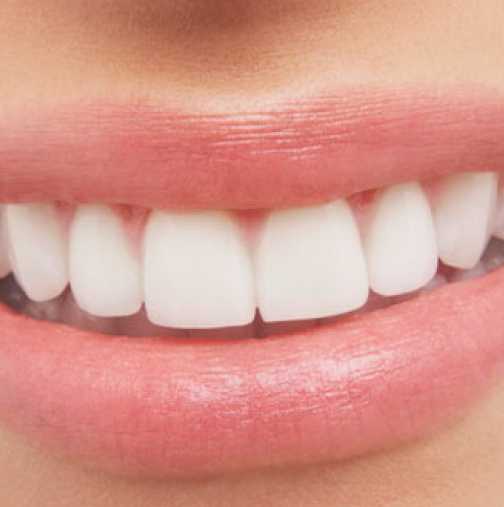 Стоматолозите разкриват: Трикове за чисти и бели зъби, без да използвате четка