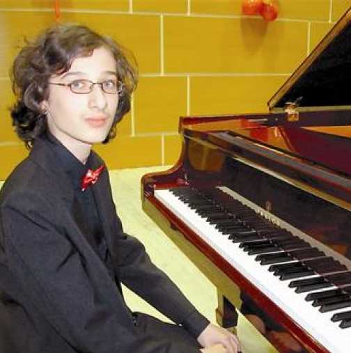 13-годишно момче-пианист с престижна награда от международен конкурс за млад виртуоз