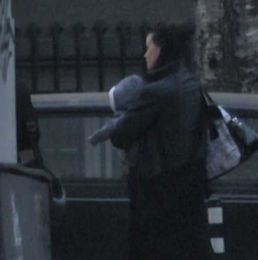 Вижте защо Диляна Попова носи бебето си само на ръце