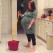 Снимал бременна жена в кухнята и тогава се е случило нещо неочаквано ...