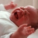 Защо новородените бебета плачат без сълзи?