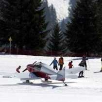 Самолет удари скиорка