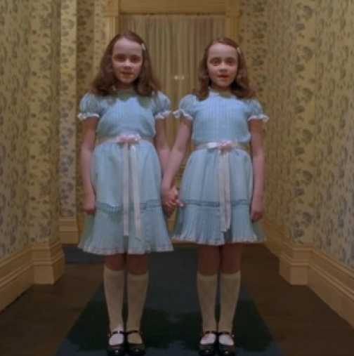 Помните ли близначките от филма "Сиянието"? Вижте как изглеждат 35 години по-късно!