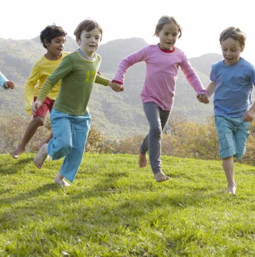 Намаляване на късогледството при деца с игри навън