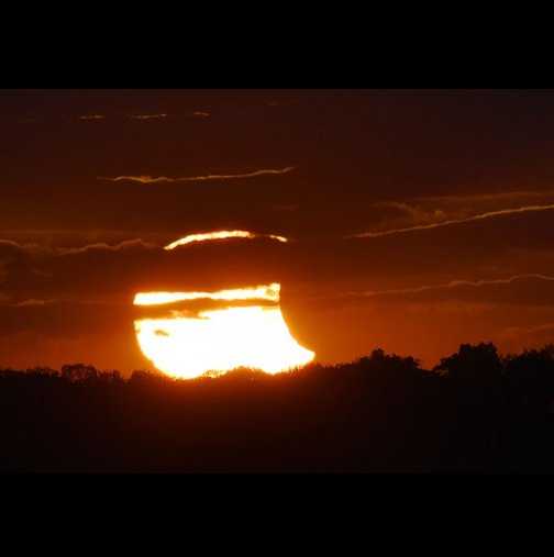 Снимки и Видео: Погледнете как изгледаше слънчевото затъмнение