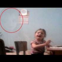 Шокираща снимка от телефон: Демон гони семейство от къщата му