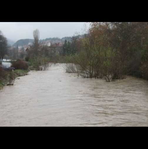 Кошмарът се повтаря! Половин Южна България е заплашена от потоп!