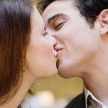 Разберете дали от първата целувка връзката ви ще потръгне