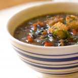 Ароматна бобена супа с царевични крутони