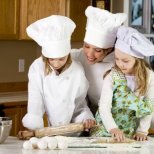 Защо е полезно да научим децата ни да готвят