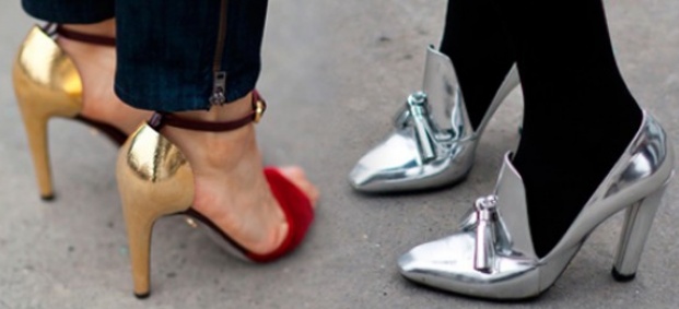 Как да съчетаем обувките в метални цветове