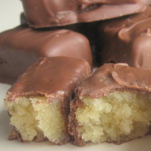 Сочни десертчета с амарето и шоколад