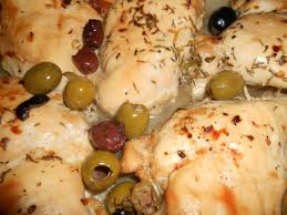 Пилешки гърди по гръцки с маслини и чесън