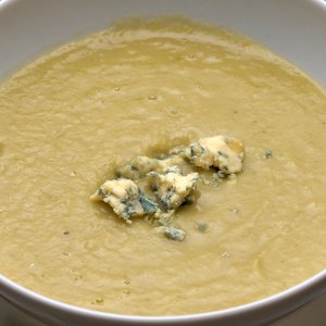 Крем супа със селъри и синьо сирене